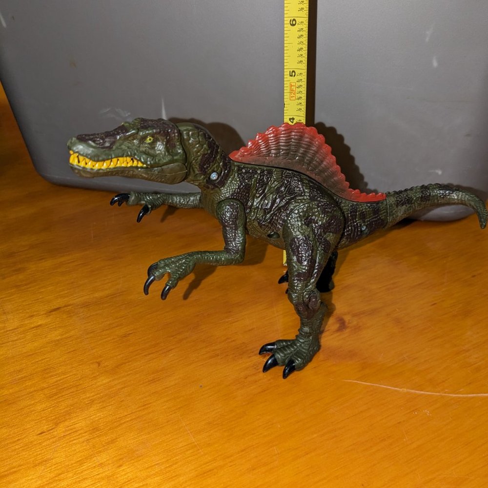 JURASSIC PARK  7"  SPINOSAURUS POSEABLE ACTION FIGURE